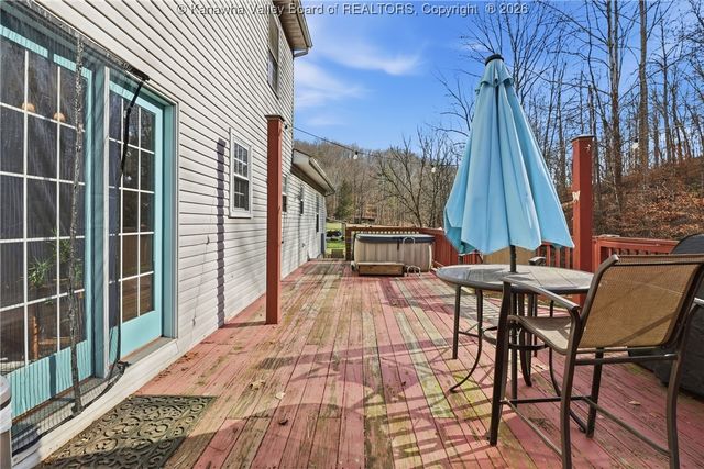1477 Woods Drive, St Albans, WV 25177