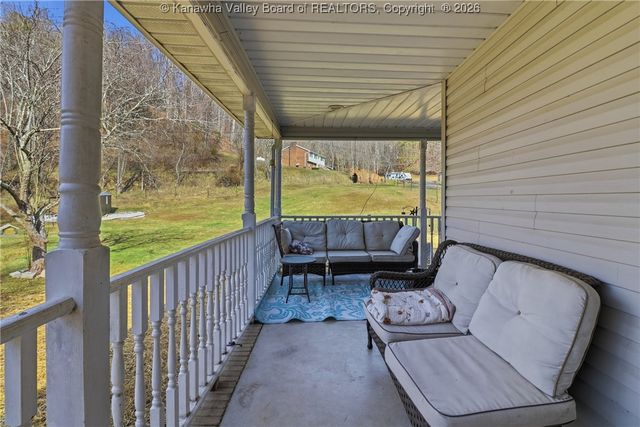 1477 Woods Drive, St Albans, WV 25177