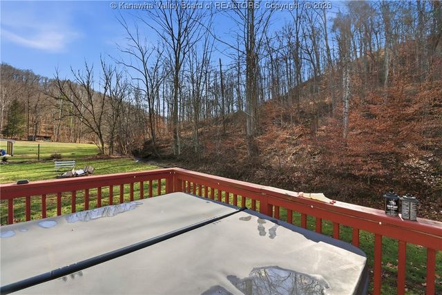 1477 Woods Drive, St Albans, WV 25177