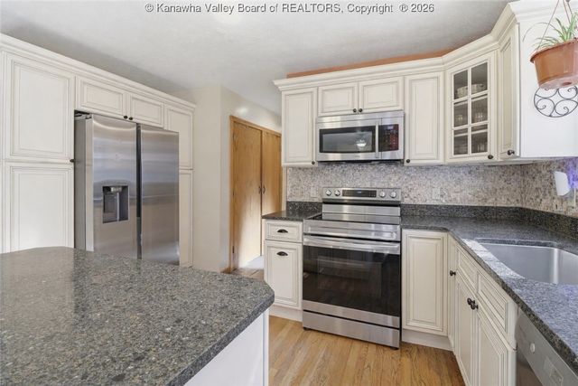 1477 Woods Drive, St Albans, WV 25177