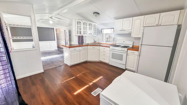 2626 Oak Hill Court E, Maplewood, MN 55119