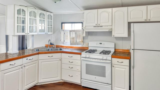 2626 Oak Hill Court E, Maplewood, MN 55119