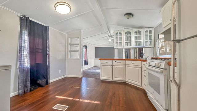 2626 Oak Hill Court E, Maplewood, MN 55119