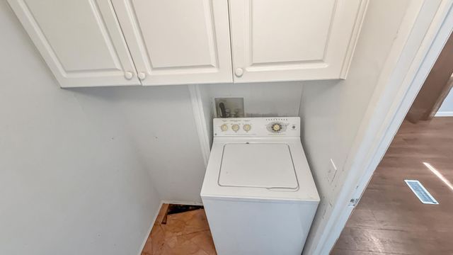 2626 Oak Hill Court E, Maplewood, MN 55119