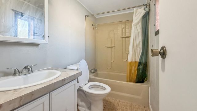 2626 Oak Hill Court E, Maplewood, MN 55119