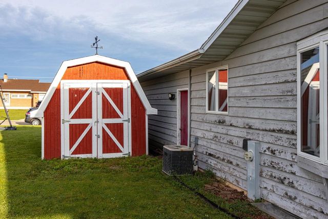 1508 N LEONA STREET, Appleton, WI 54911