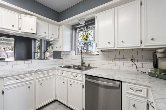 1306 W Stroker Road, Crosby, TX 77532