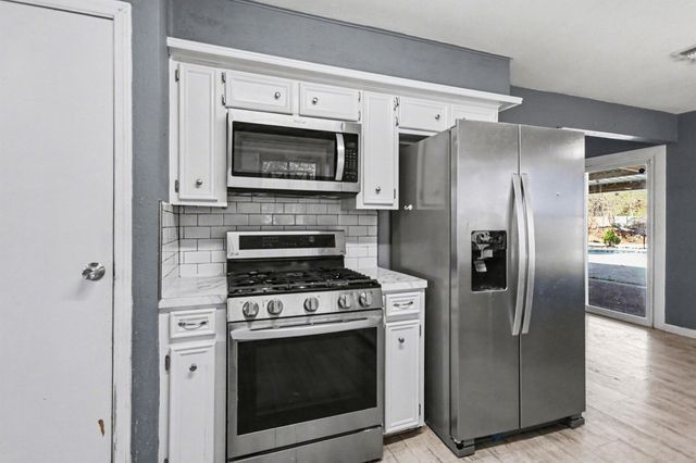 1306 W Stroker Road, Crosby, TX 77532