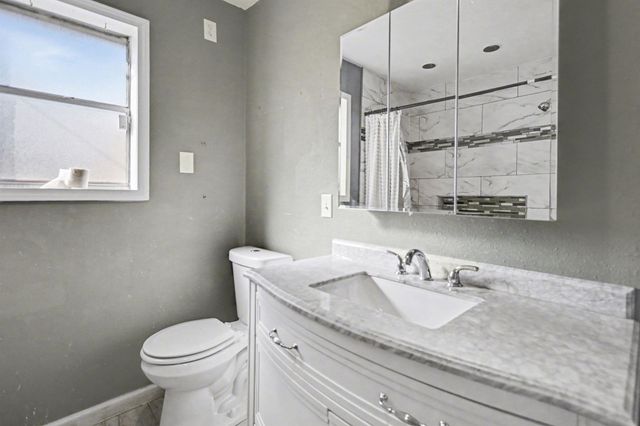 1306 W Stroker Road, Crosby, TX 77532