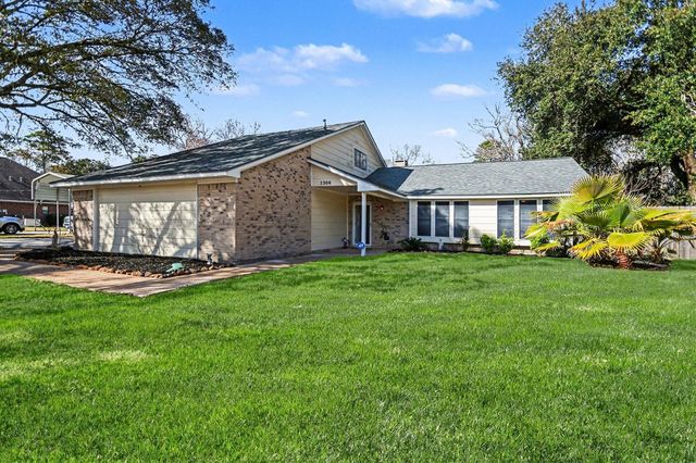 1306 W Stroker Road, Crosby, TX 77532