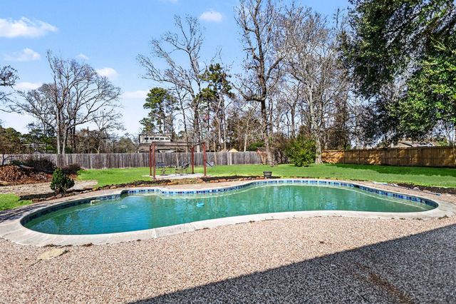 1306 W Stroker Road, Crosby, TX 77532