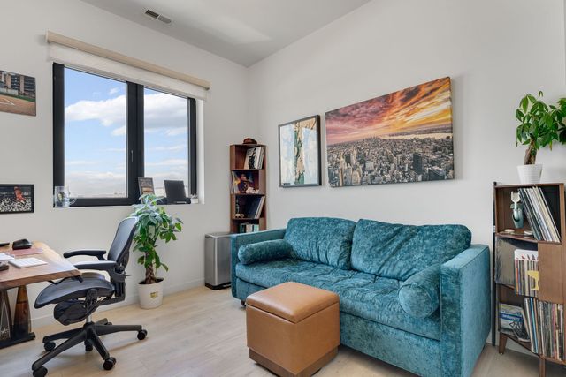 2135 W Cermak Road 4N-PH, Chicago, IL 60608