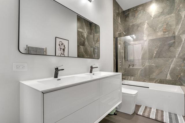 2135 W Cermak Road 4N-PH, Chicago, IL 60608
