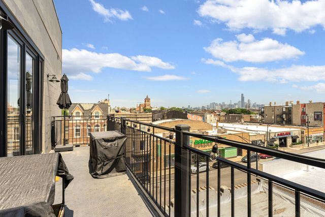 2135 W Cermak Road 4N-PH, Chicago, IL 60608