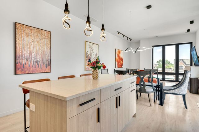 2135 W Cermak Road 4N-PH, Chicago, IL 60608