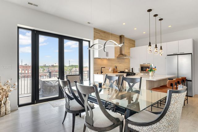 2135 W Cermak Road 4N-PH, Chicago, IL 60608