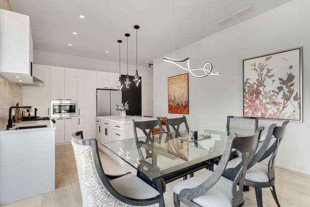 2135 W Cermak Road 4N-PH, Chicago, IL 60608