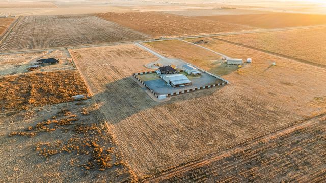 7723 E County Rd 5500, Idalou, TX 79329