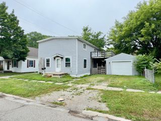 909 Elmwood Street, Port Huron, MI 48060