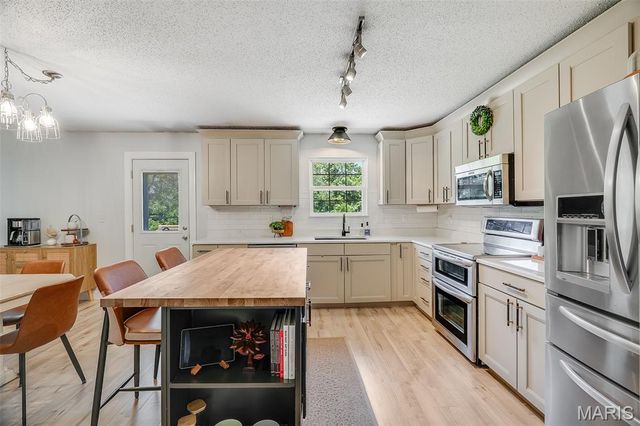232 Sheffield Drive, Belleville, IL 62223