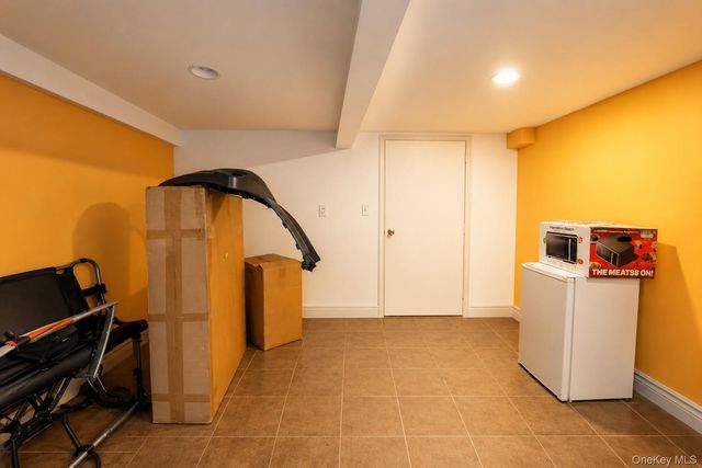 5807 Metropolitan Avenue, Ridgewood, NY 11385