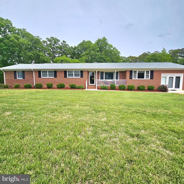 Image 1 of property listing at 20098 PINEY POINT RD, Callaway, MD 20620