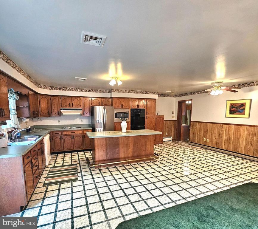 Image 2 of property listing at 20098 PINEY POINT RD, Callaway, MD 20620