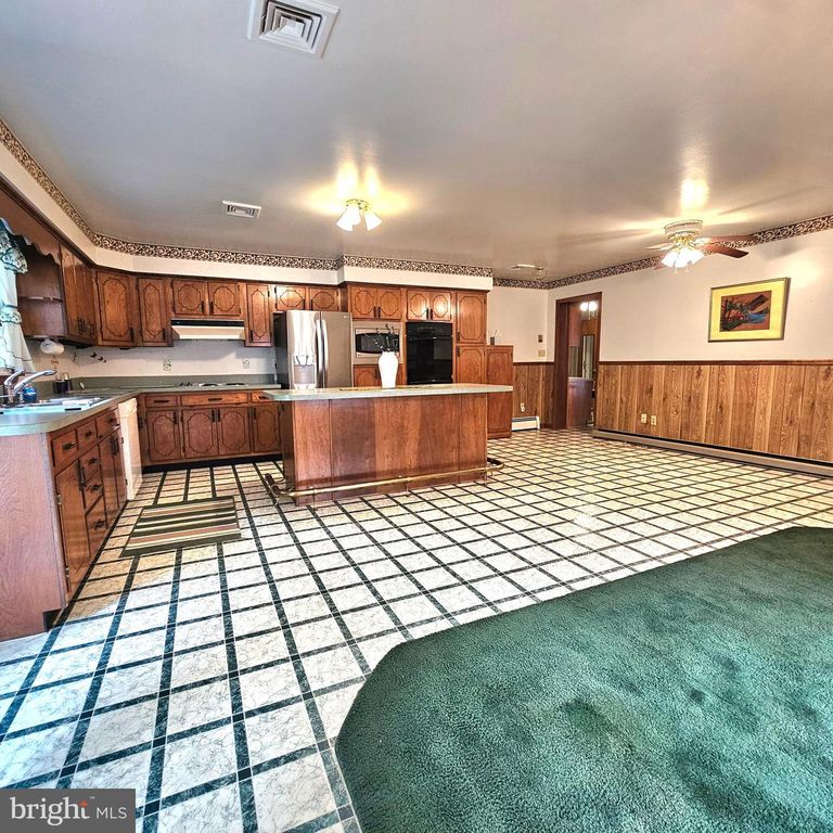 Image 4 of property listing at 20098 PINEY POINT RD, Callaway, MD 20620