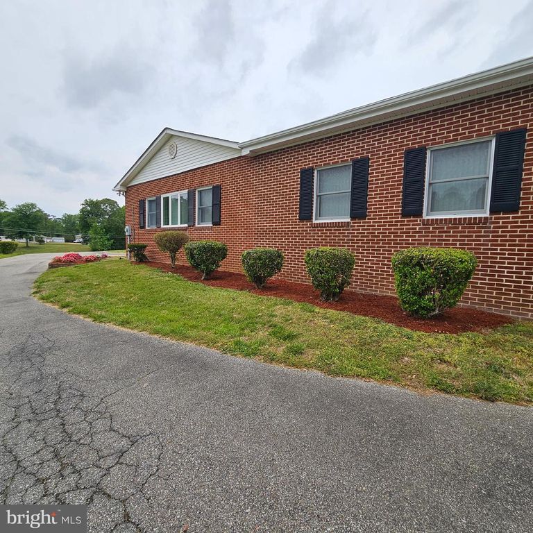 Image 54 of property listing at 20098 PINEY POINT RD, Callaway, MD 20620