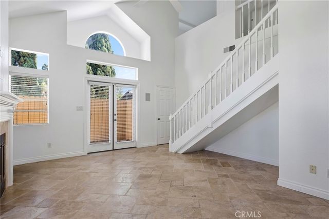 2575 Elden Avenue 3, Costa Mesa, CA 92627