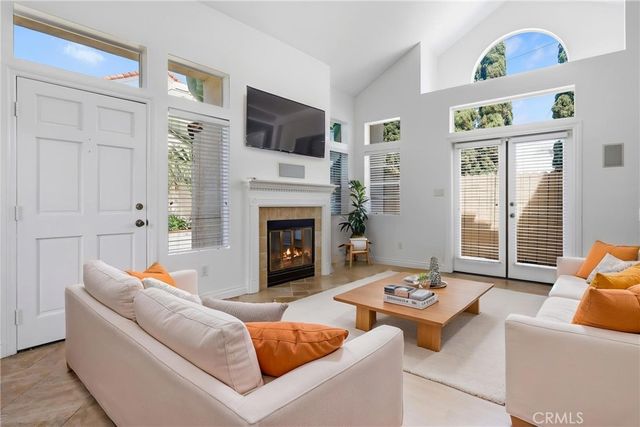 2575 Elden Avenue 3, Costa Mesa, CA 92627