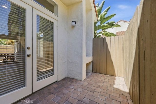 2575 Elden Avenue 3, Costa Mesa, CA 92627