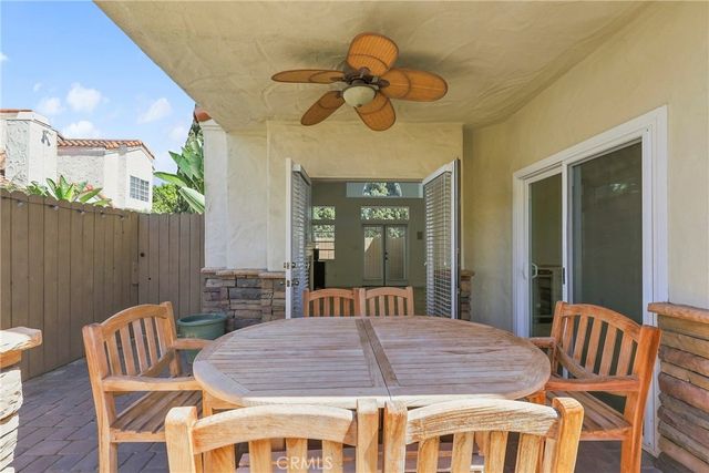 2575 Elden Avenue 3, Costa Mesa, CA 92627