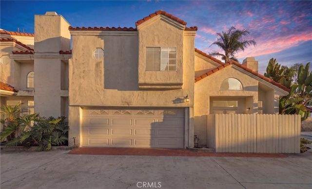 2575 Elden Avenue 3, Costa Mesa, CA 92627