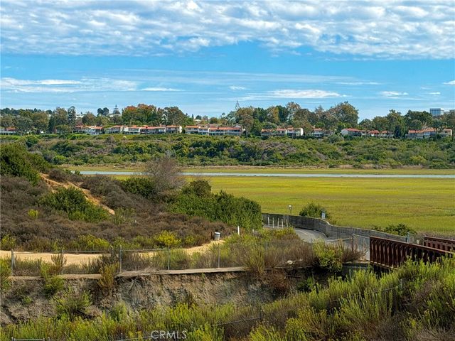 2575 Elden Avenue 3, Costa Mesa, CA 92627