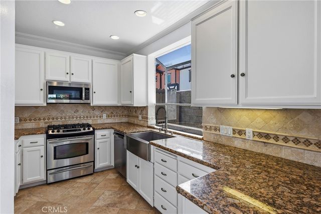 2575 Elden Avenue 3, Costa Mesa, CA 92627