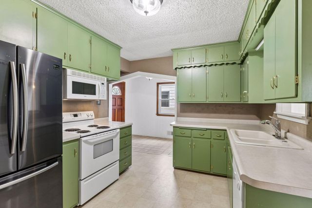 1806 Montana Avenue E, Saint Paul, MN 55119