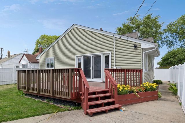 1806 Montana Avenue E, Saint Paul, MN 55119