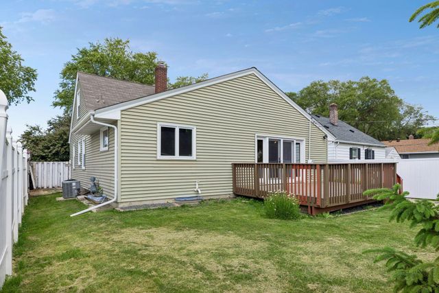 1806 Montana Avenue E, Saint Paul, MN 55119