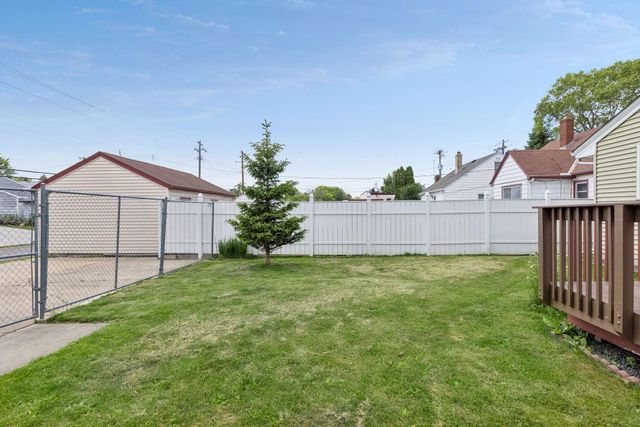 1806 Montana Avenue E, Saint Paul, MN 55119