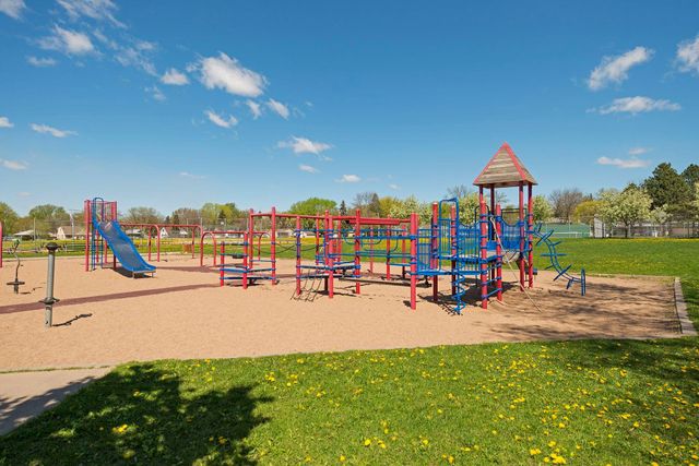 1806 Montana Avenue E, Saint Paul, MN 55119