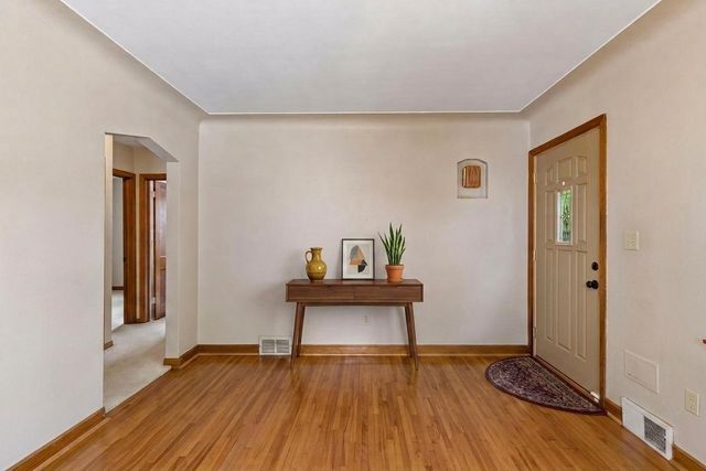 1806 Montana Avenue E, Saint Paul, MN 55119