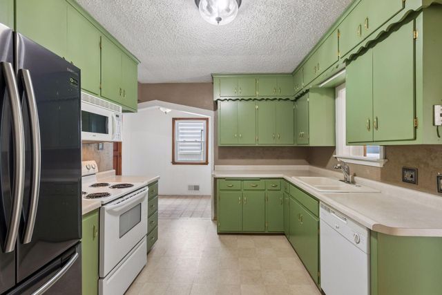 1806 Montana Avenue E, Saint Paul, MN 55119