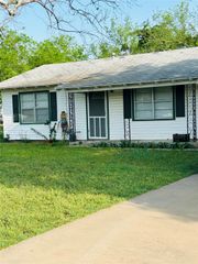 606 W Roosevelt Avenue, Whitney, TX 76692