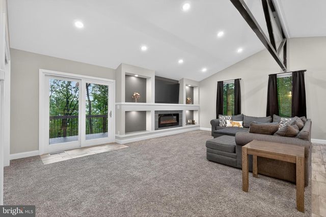141 HUCKLEBERRY LN, Harrisburg, PA 17112