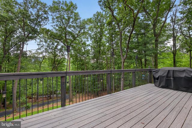 141 HUCKLEBERRY LN, Harrisburg, PA 17112