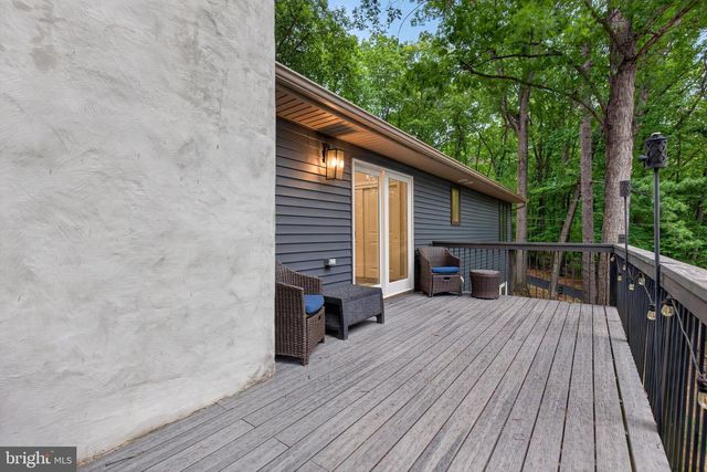 141 HUCKLEBERRY LN, Harrisburg, PA 17112