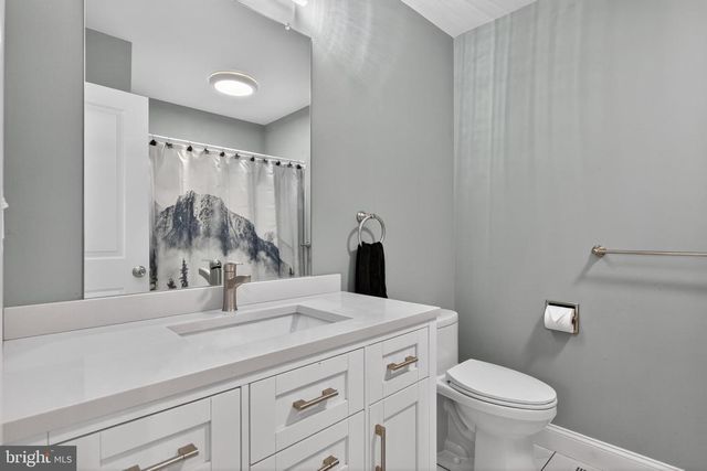 141 HUCKLEBERRY LN, Harrisburg, PA 17112
