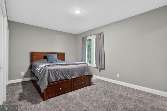 141 HUCKLEBERRY LN, Harrisburg, PA 17112