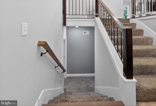 141 HUCKLEBERRY LN, Harrisburg, PA 17112